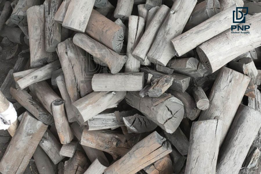 The significant application for eucalyptus charcoal is in cooking and preparation, especially grilling and barbecue processes