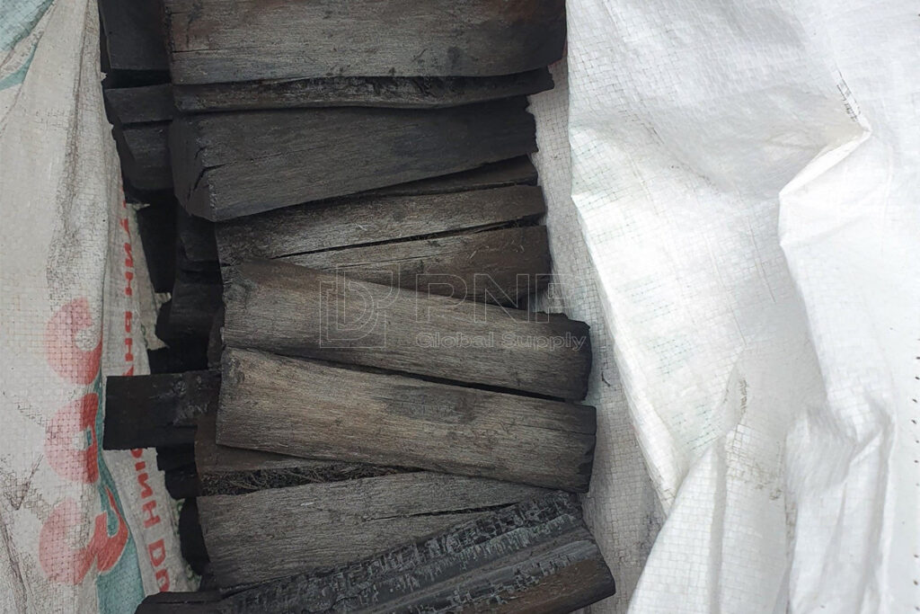 Packaging charcoal according to customer's request