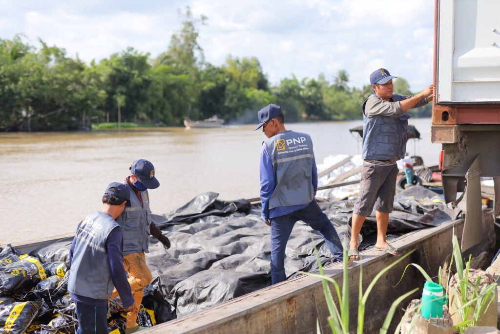 How did PNP Mangrove Charcoal pass the inspection of the largest Korean retailer? 3 Apart from product quality, PNP also concerns about the living quality of our warehouse staff.