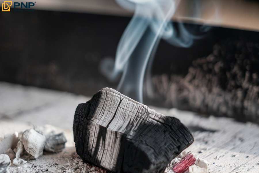 Traditional charcoal has the problem of producing smoke, smell, and ashes