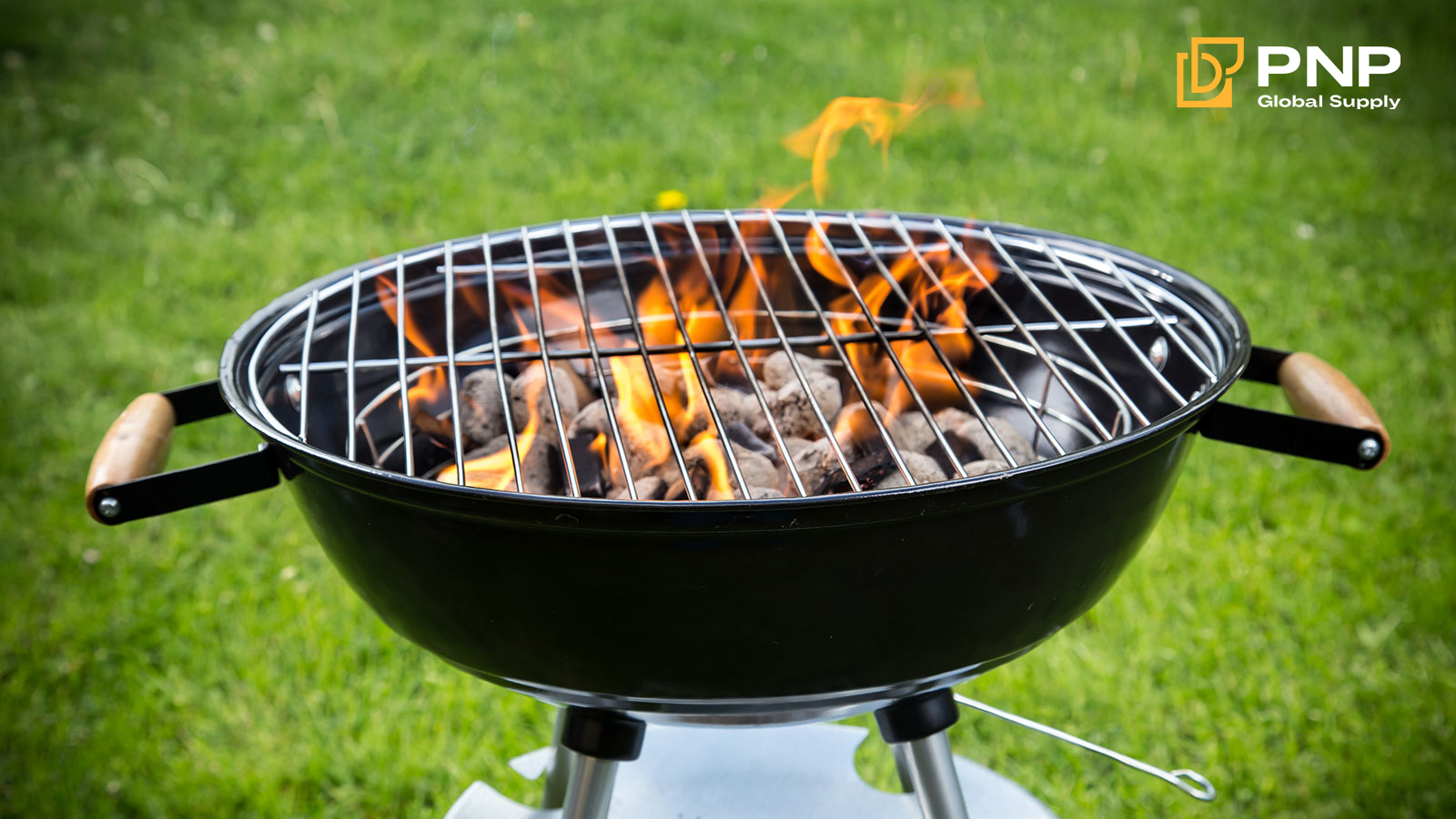 Should You Choose Charcoal or Electric Grills for Outdoor BBQ? 2 Charcoal grills bring that authentic smoky flavor every BBQ lover craves