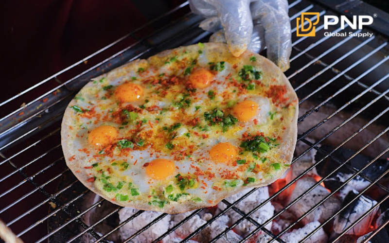 Da Lat’s rice paper grilled over charcoal is crispy and delicious
