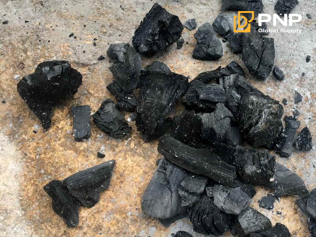 Wet charcoal affects burning efficiency in BBQ