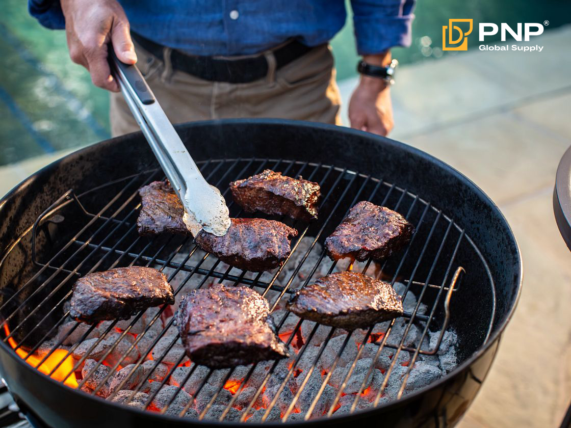 How Much Charcoal to Use in a Grill 2 Grilling meat requires the right amount of charcoal to get perfect heat