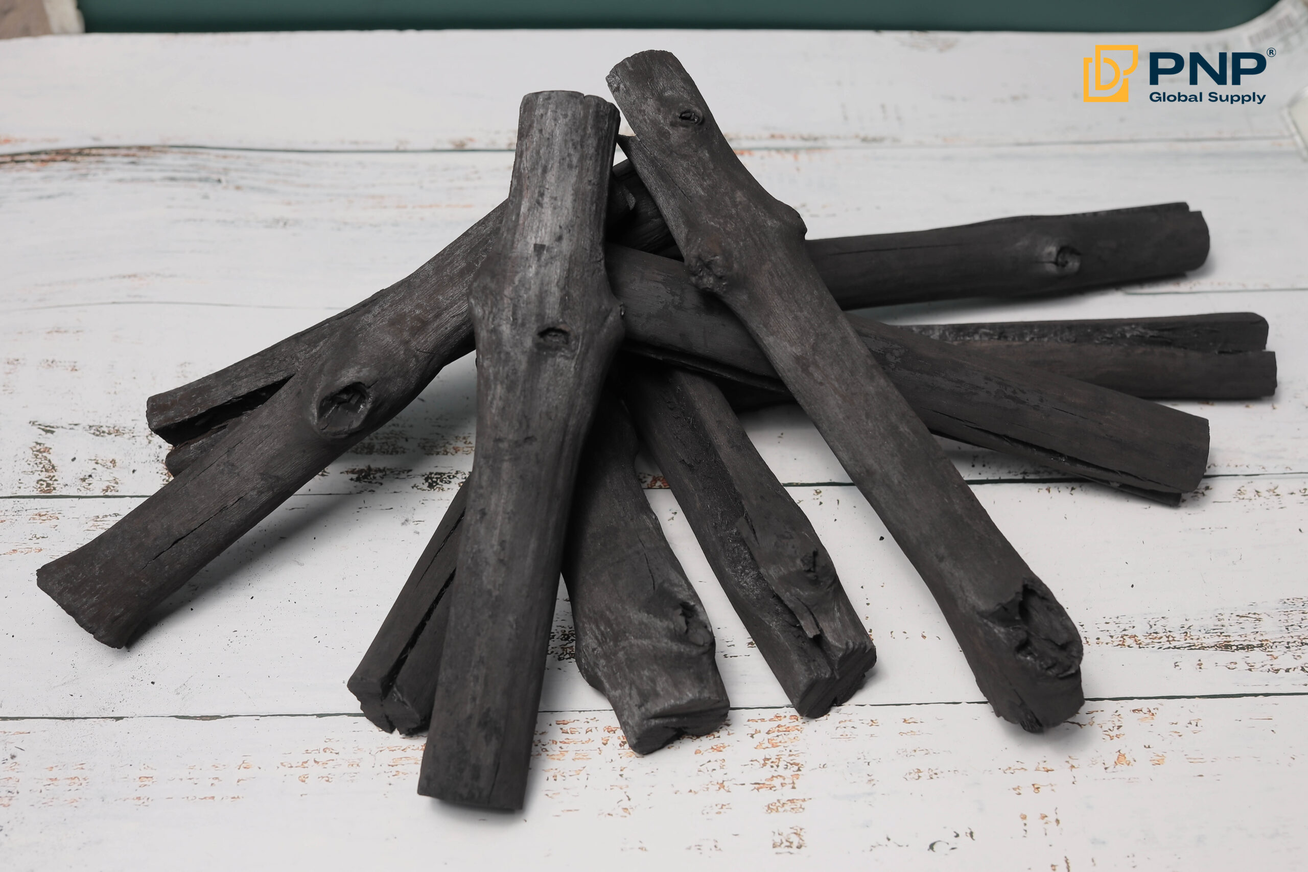 How to Identify High-Quality vs Low-Quality Mangrove Wood Charcoal 1 High-quality mangrove charcoal keeps your BBQ hot and steady