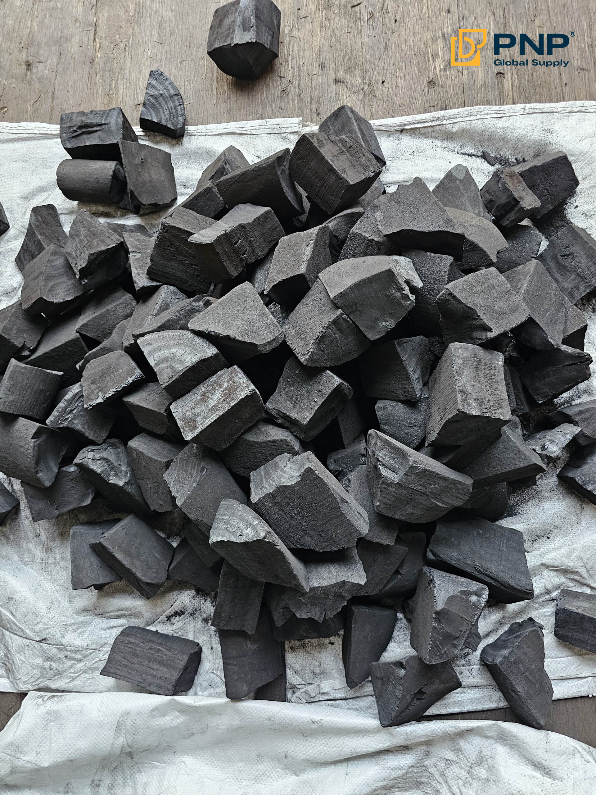 Kaya charcoal creates white ash, proof of its clean and stable combustion.