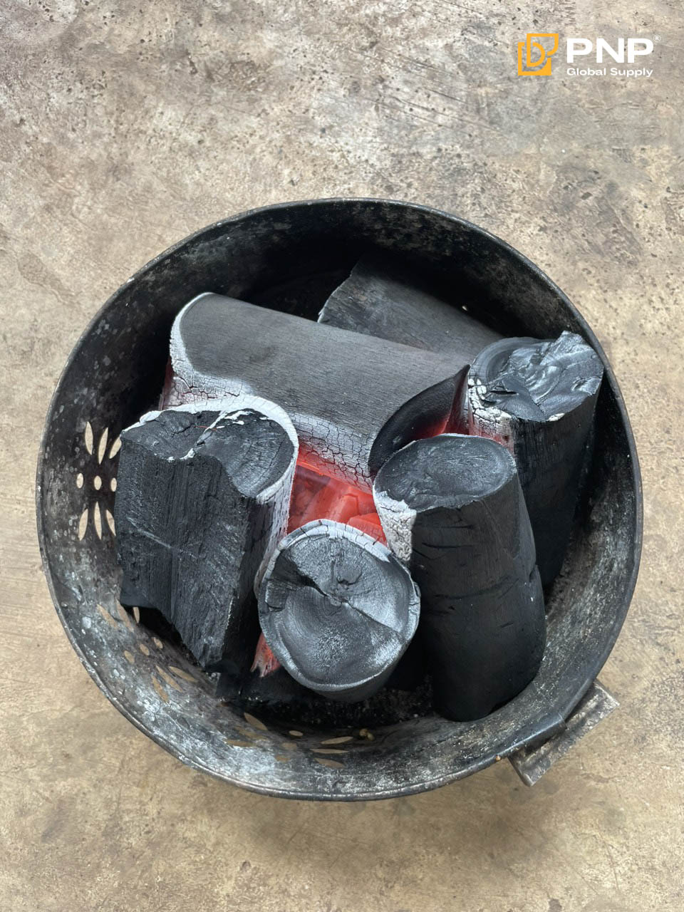 How to Identify High-Quality Khaya Charcoal for BBQ 1 High-quality khaya charcoal features deep black color, strong heat, and long-lasting burn