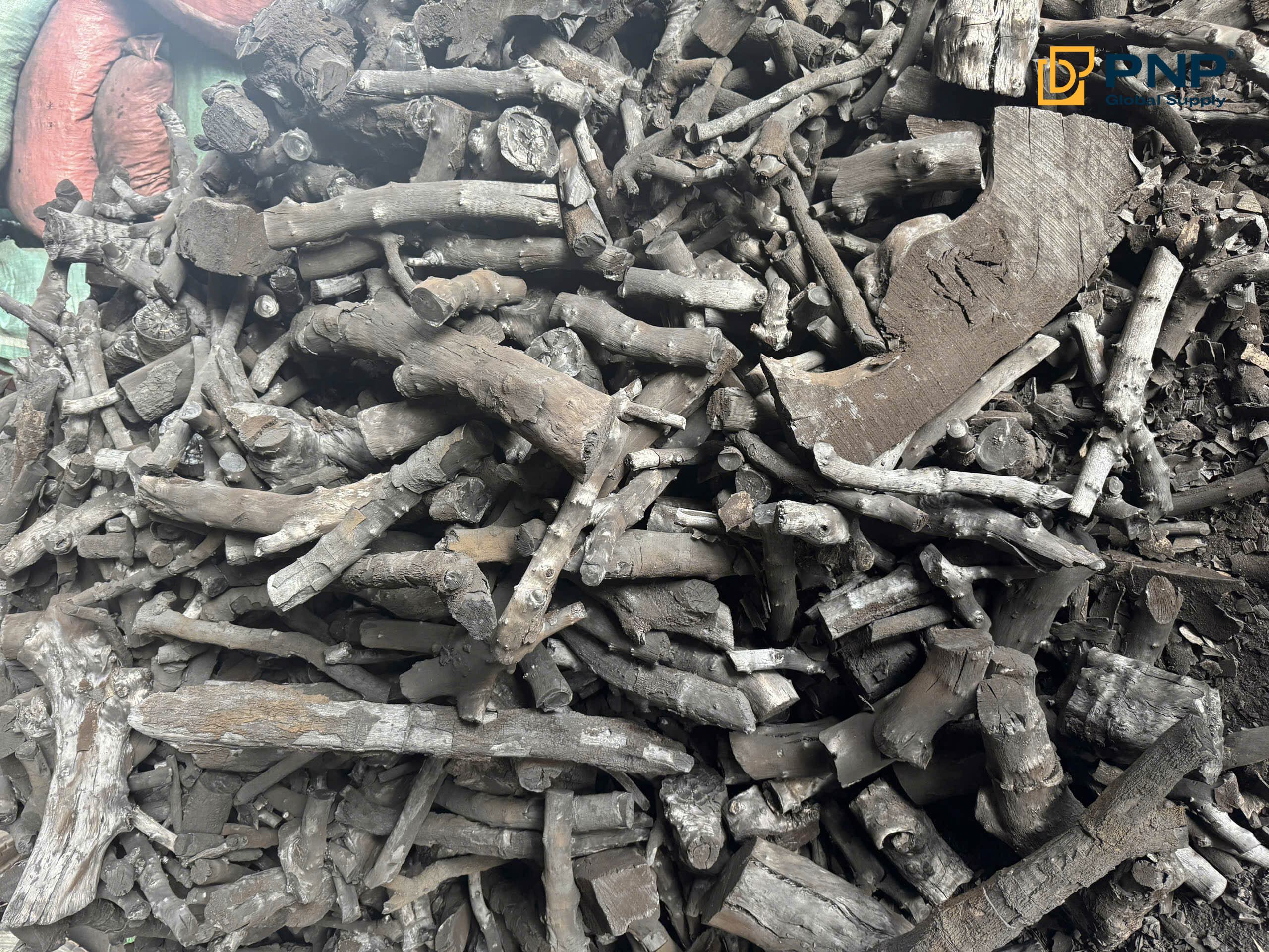 How to Make Longan Charcoal: A Complete Guide to Longan Charcoal Production 1 Premium longan charcoal with strong heat and long burn time