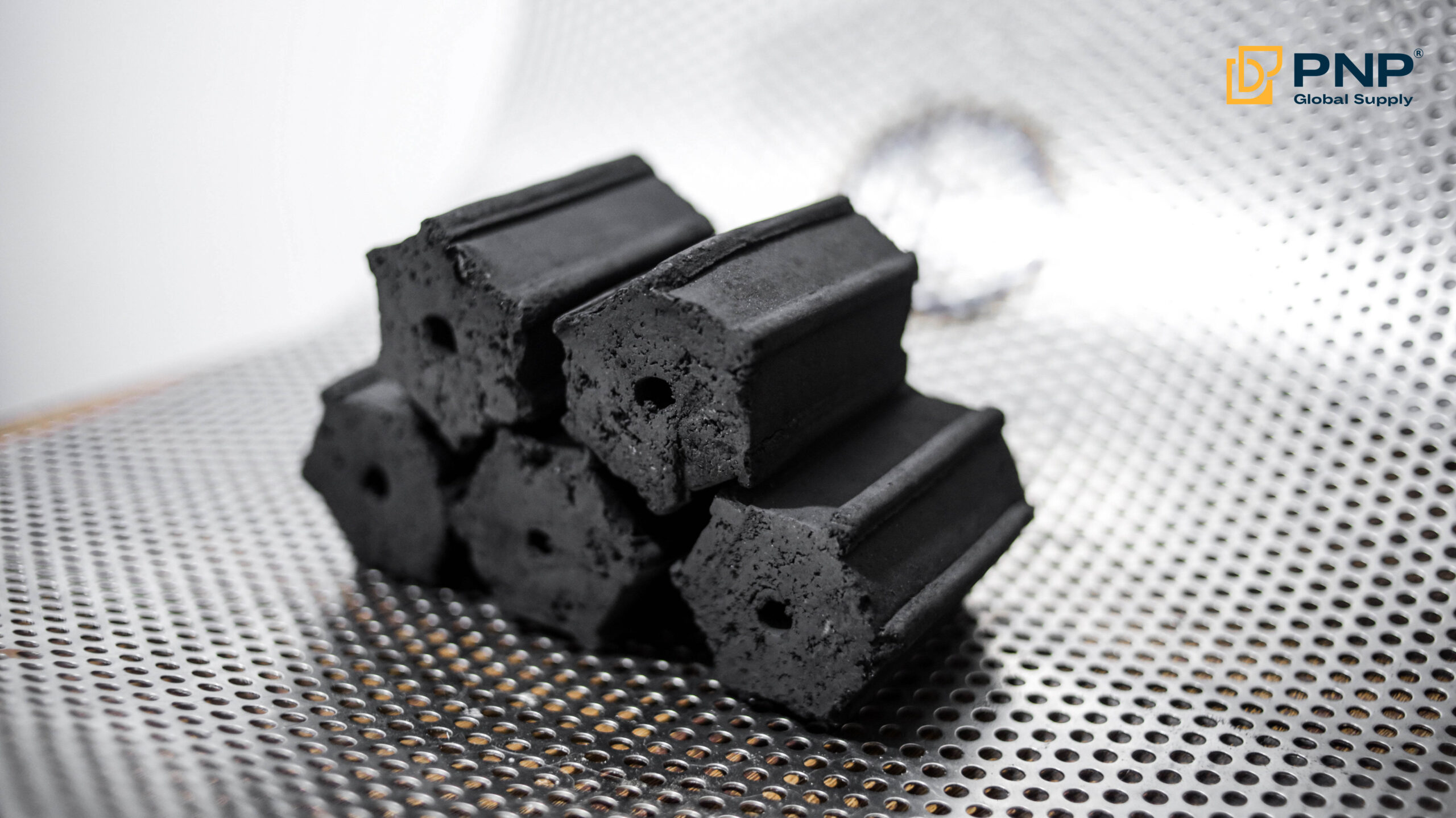 Tips to Avoid Common Pitfalls When Buying Bulk Charcoal Briquettes 2 Choosing the right type of charcoal briquettes is the first step to efficient grilling