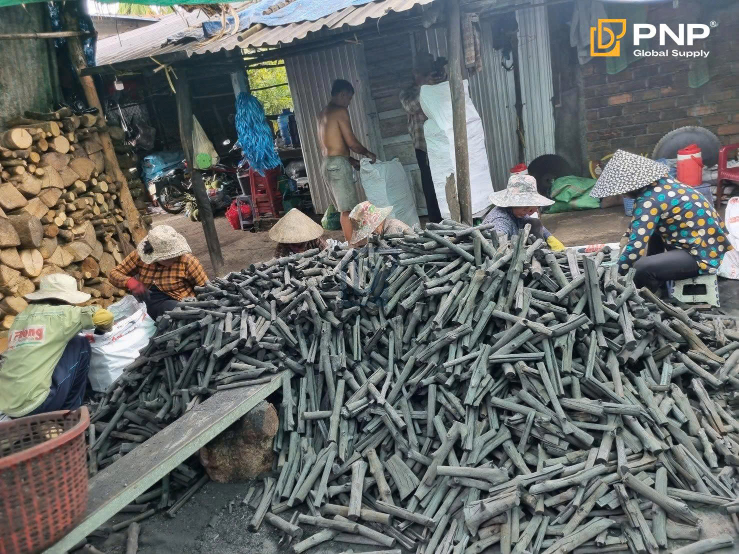 How Many 10kg Bags of Charcoal Fit in a 20ft and 40ft Shipping Container? 3 PNP Charcoal is a trusted Vietnamese charcoal supplier worldwide