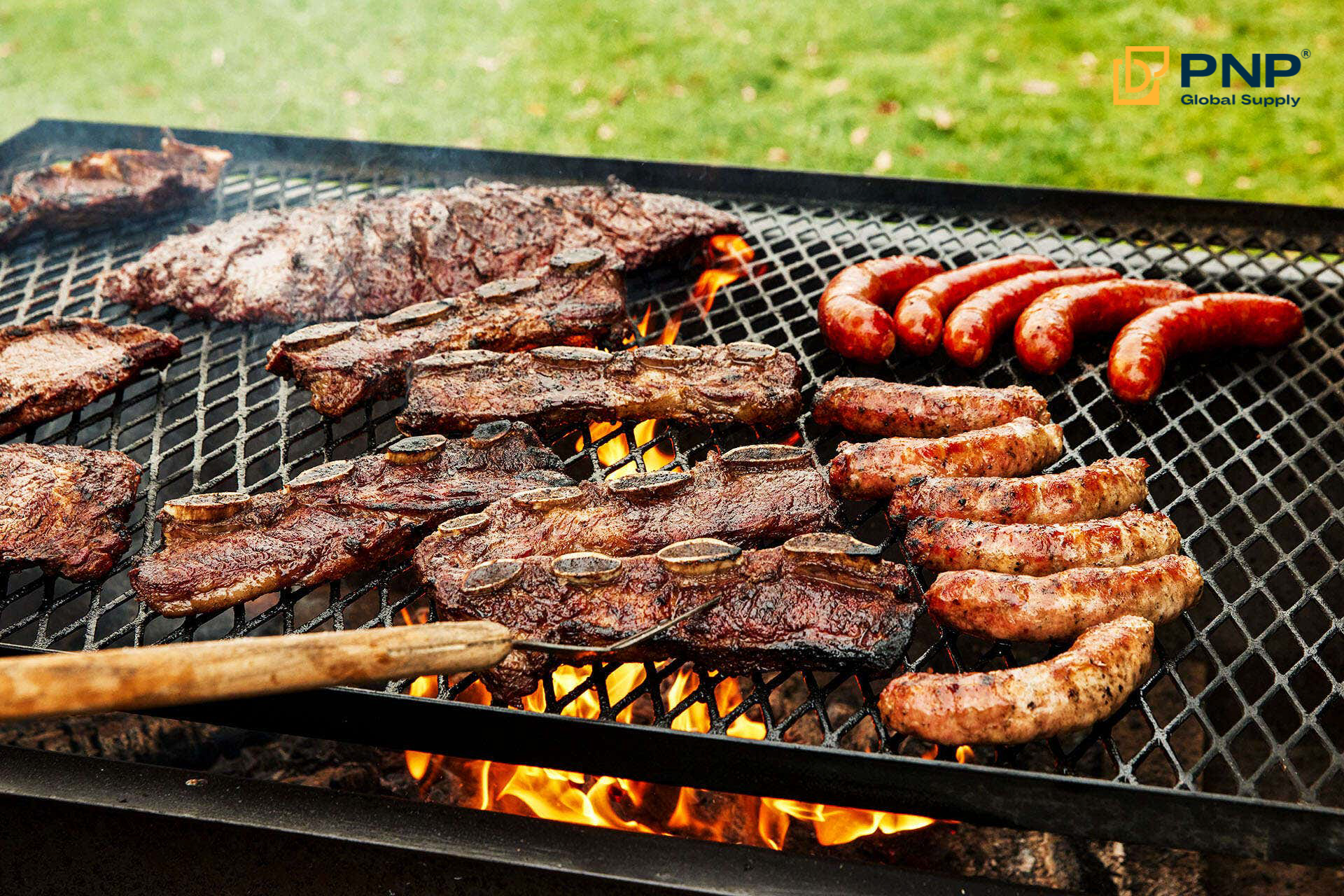The Difference Between Charcoal BBQ, Grilling, and Smoking 1 Barbecue, grilling, and smoking differ in heat and time