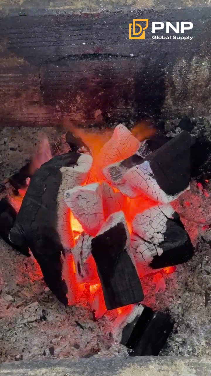 Lump charcoal burns hot and fast for about 1.5–2.5 hours, ideal for quick grilling