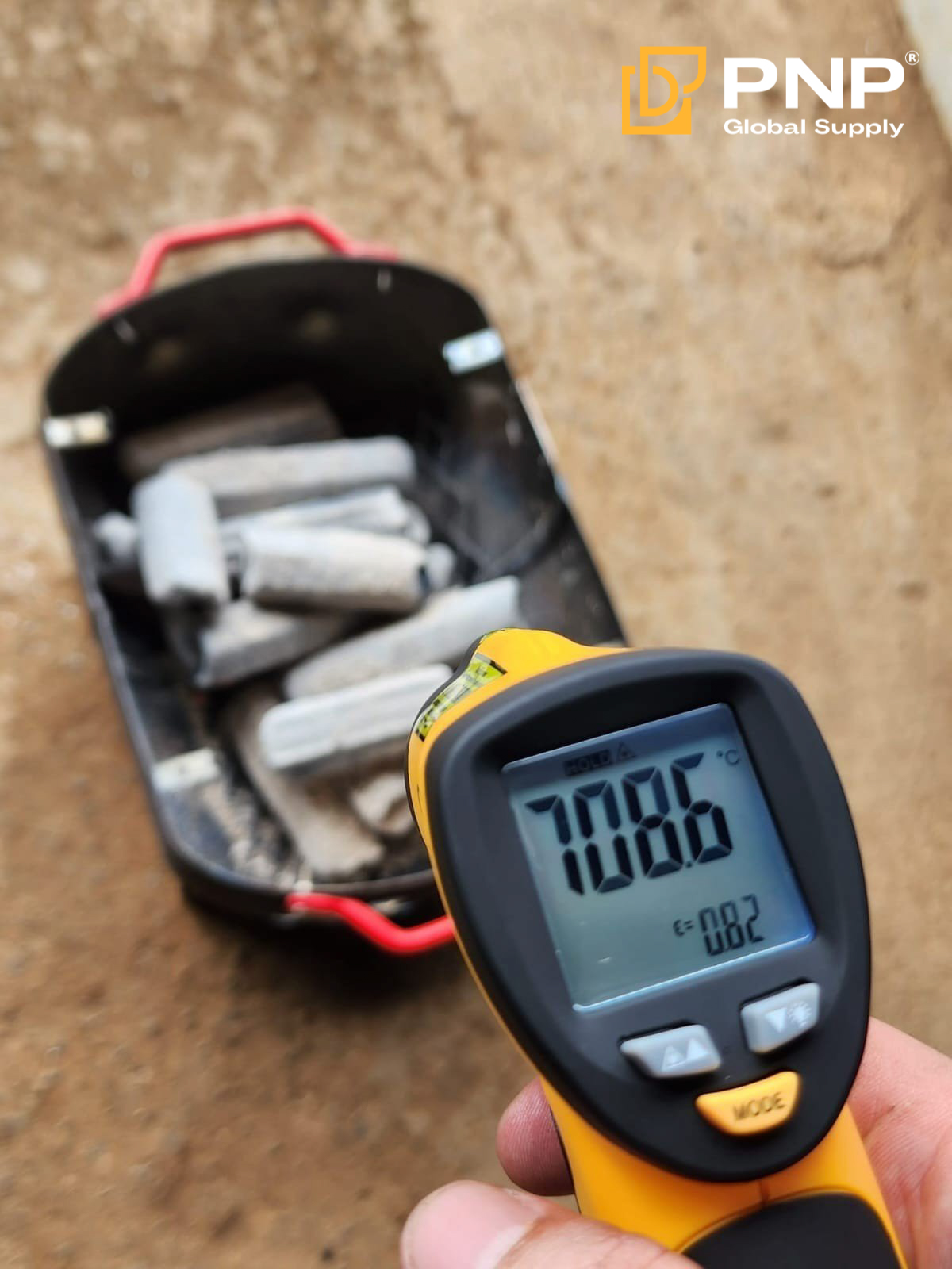 Sawdust briquettes provide a long burning time of 6–7 hours