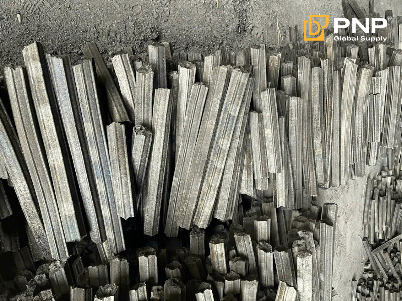 Wood Sawdust Briquettes Specification: Appearance, Burning Performance, and Key Features 1 Wood Sawdust Briquettes