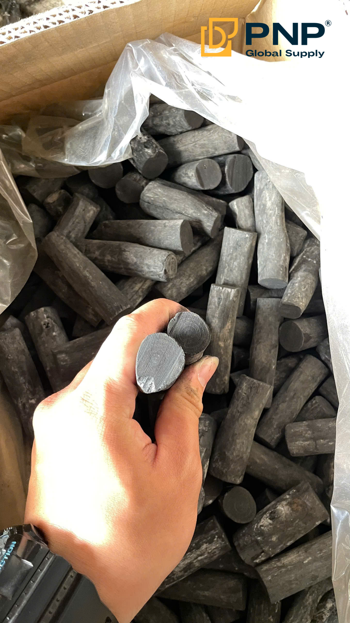Charcoal Dubai: Which Types of Charcoal Does Dubai Import from Vietnam? 4 White Charcoal is the preferred choice for high-end grilling in Dubai
