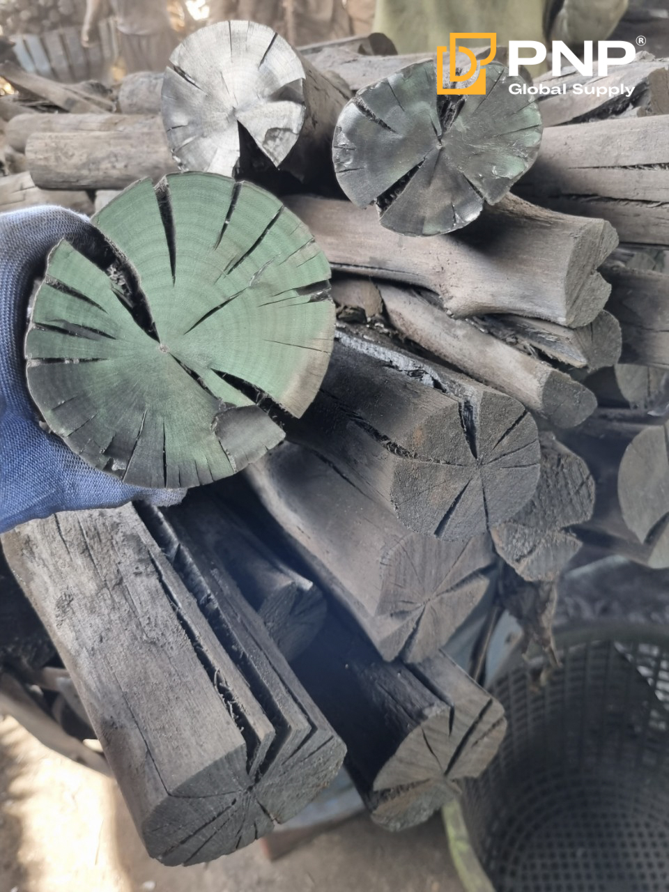 How to Use Charcoal at Home: A Complete Guide for Safe & Efficient Grilling 2 Premium mangrove charcoal for long-lasting BBQ performance