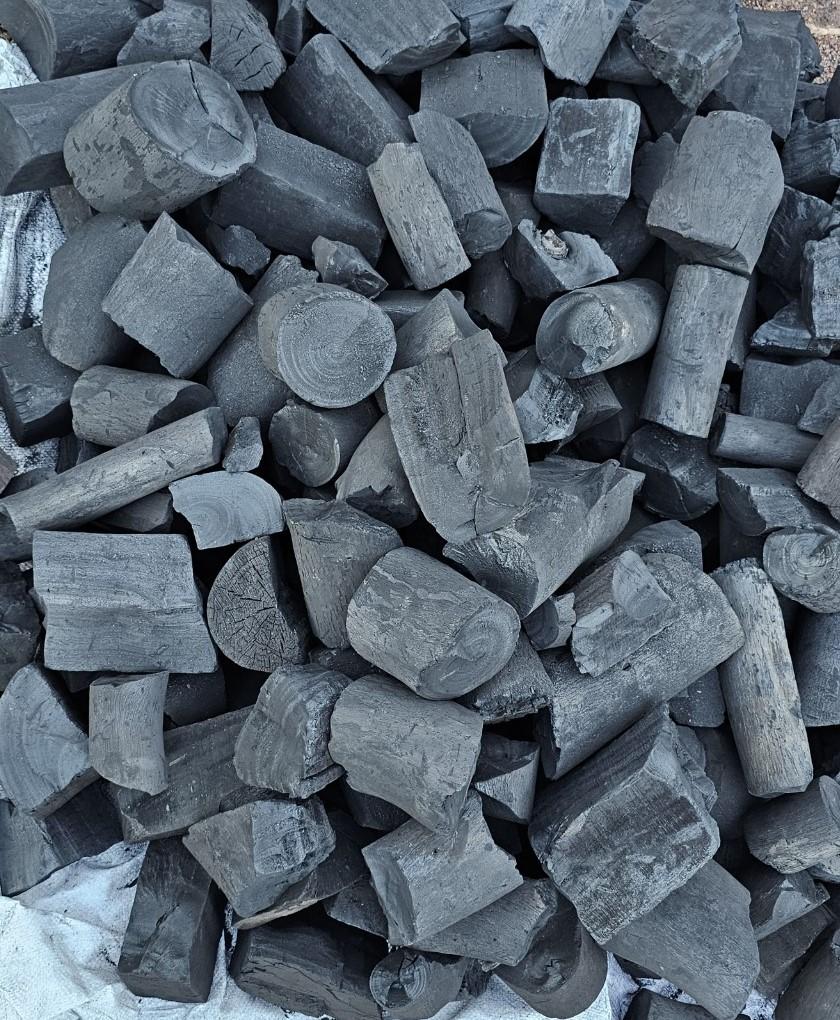 Quality Bulk Lump Charcoal for Sale from Vietnam 1 Quality bulk lump charcoal with reliable worldwide export