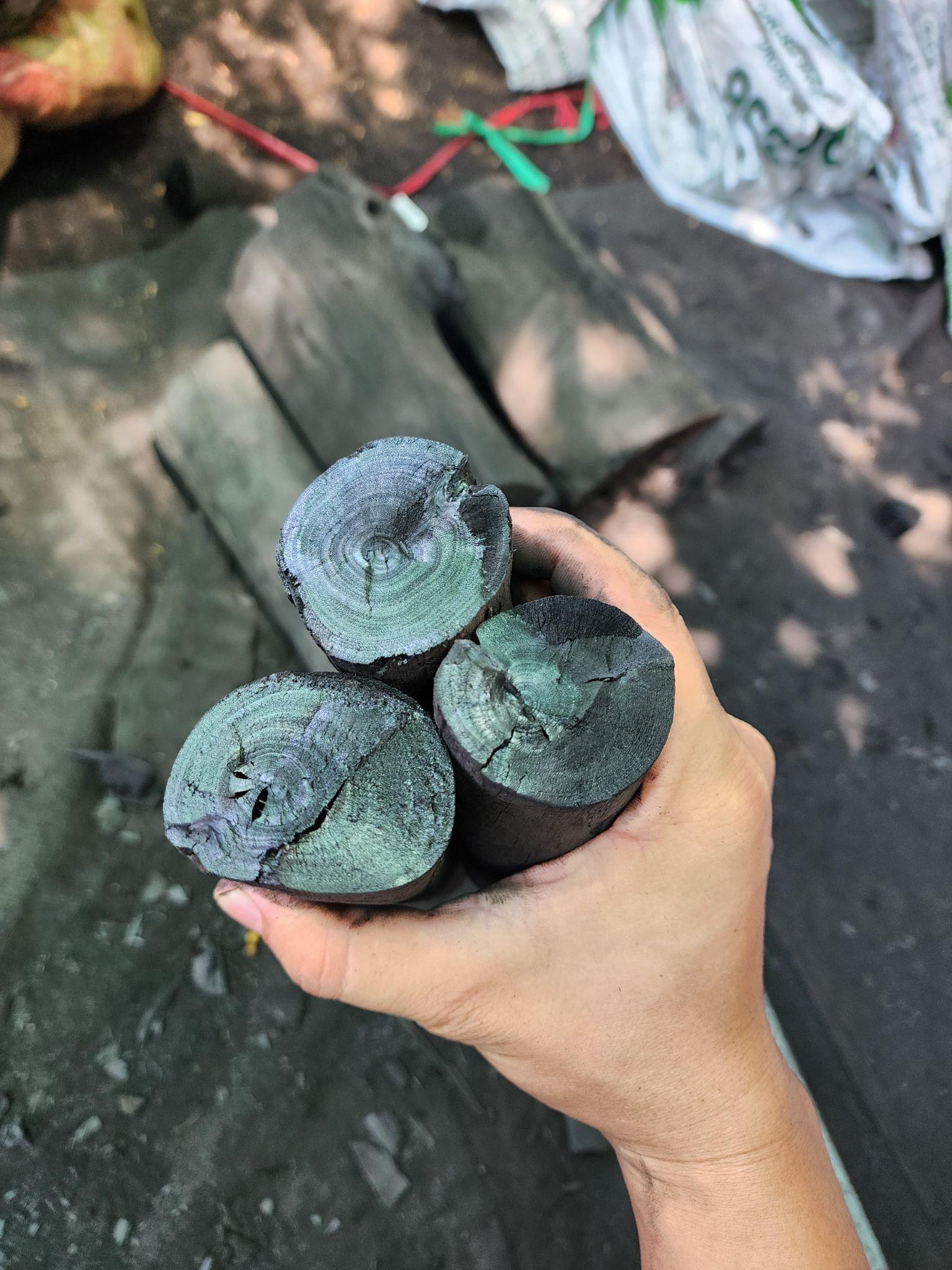 Quality Bulk Lump Charcoal for Sale from Vietnam 5 Premium Eucalyptus Charcoal with stable heat and low ash