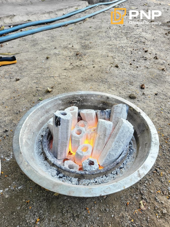 Why Restaurants Choose Smokeless Briquettes for Grilling: Sawdust Charcoal 2 Properly carbonized sawdust charcoal briquettes can support cleaner burning in commercial grilling setups