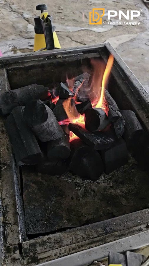 A burn test helps buyers compare ash, smoke, heat, and burn time before placing a bulk charcoal order