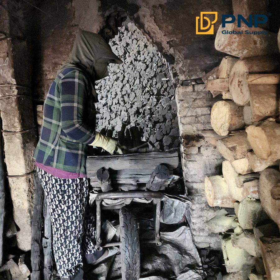 How to Manufacture Charcoal: From Raw Wood to Finished Products 2 Wood arrangement inside the kiln influences carbonization consistency