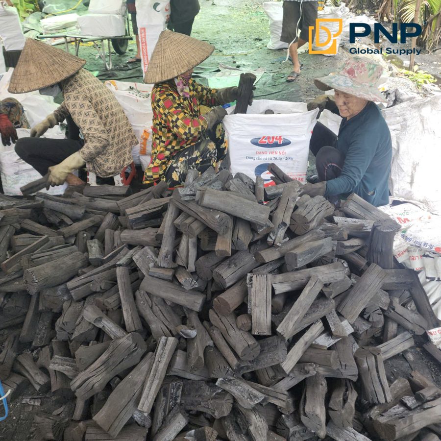 How to Manufacture Charcoal: From Raw Wood to Finished Products 3 Sorting and careful packing help preserve finished charcoal quality.