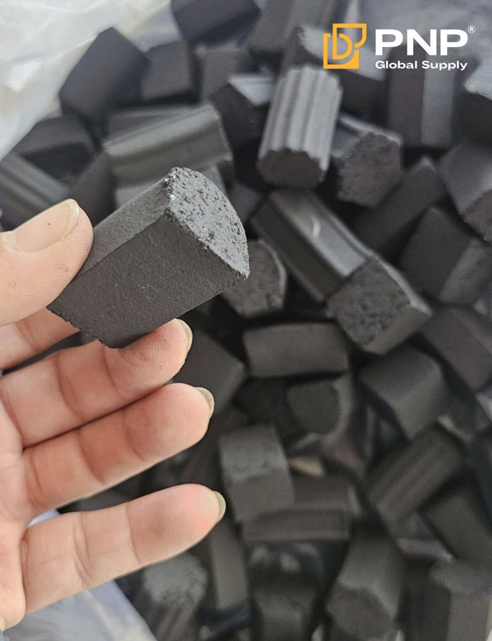 Charcoal Veg Grill: Choosing Charcoal for Vegetarian BBQ Restaurants 3 Coconut briquettes allow portion-controlled loading for vegetable grilling